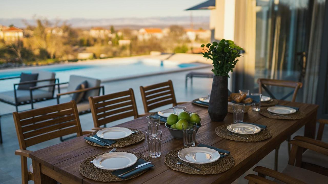 Villa & Jardin - Luxury Villa With Swimming Pool Vrh (Krk) Exterior foto