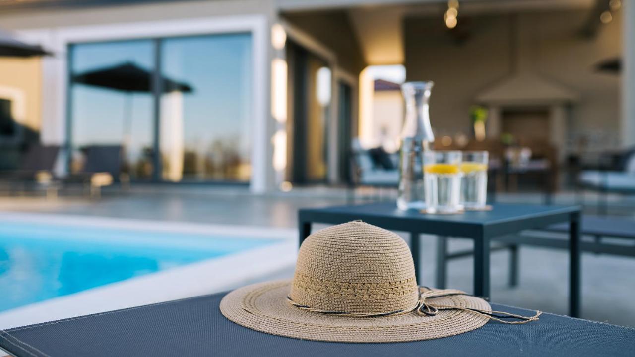 Villa & Jardin - Luxury Villa With Swimming Pool Vrh (Krk) Exterior foto